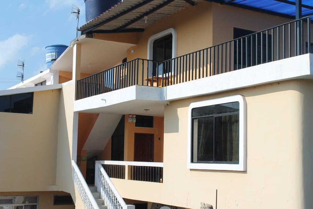 Hotel Dolphin House Puerto Baquerizo Moreno Esterno foto