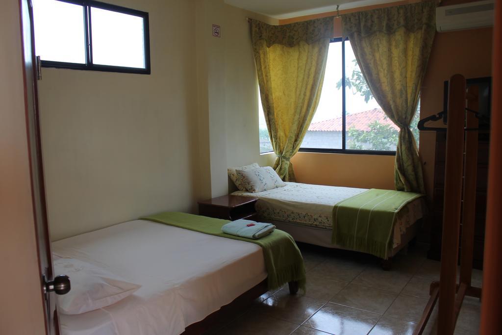 Hotel Dolphin House Puerto Baquerizo Moreno Esterno foto