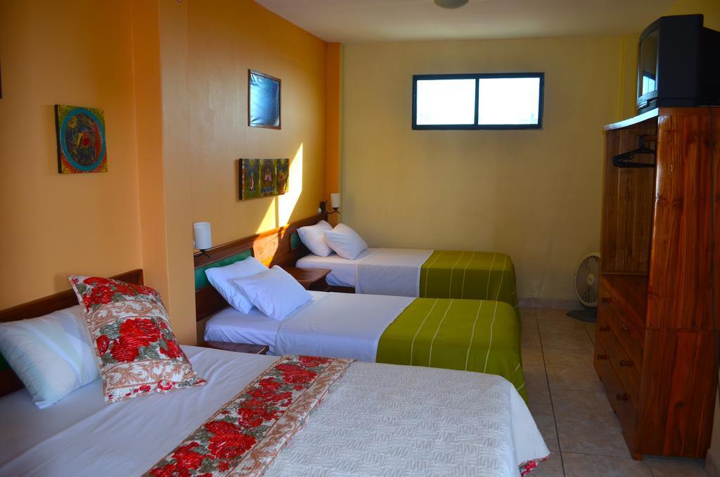 Hotel Dolphin House Puerto Baquerizo Moreno Esterno foto