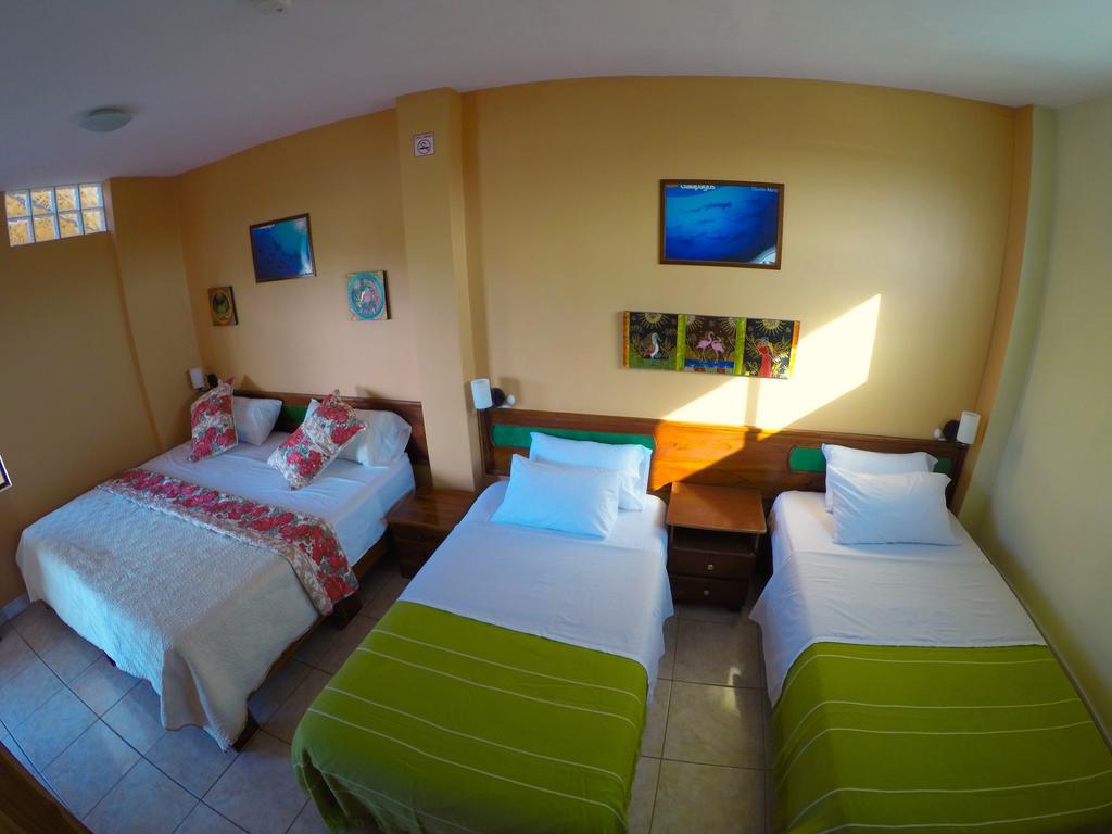 Hotel Dolphin House Puerto Baquerizo Moreno Esterno foto