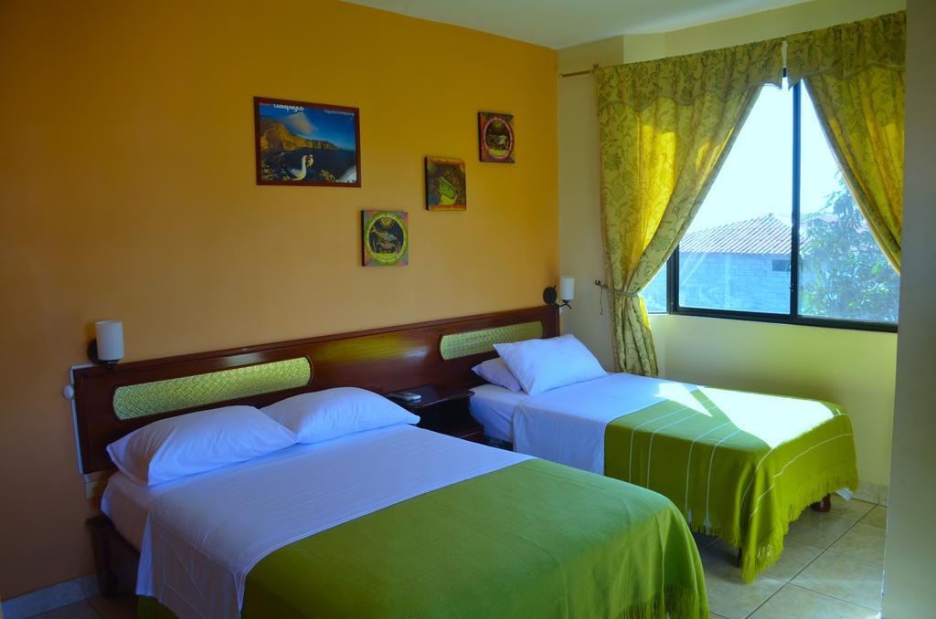 Hotel Dolphin House Puerto Baquerizo Moreno Esterno foto