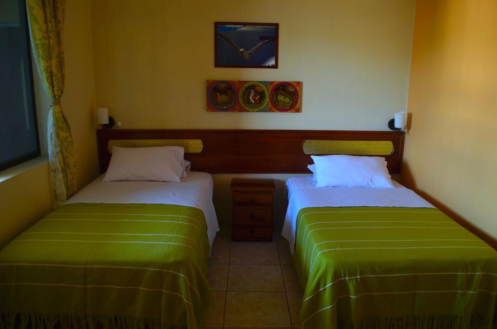 Hotel Dolphin House Puerto Baquerizo Moreno Esterno foto