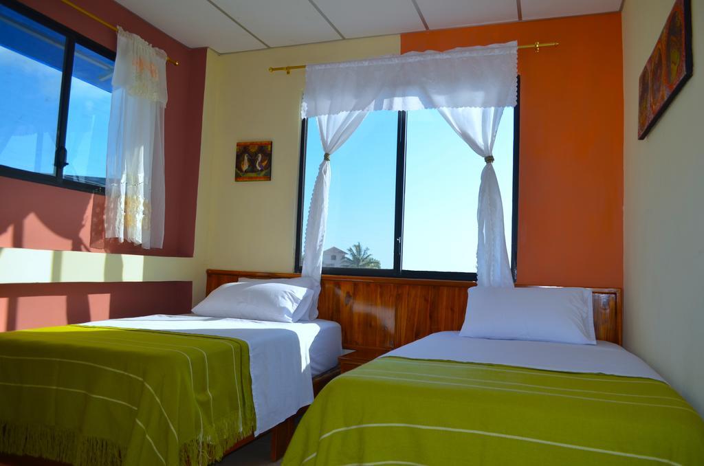 Hotel Dolphin House Puerto Baquerizo Moreno Esterno foto