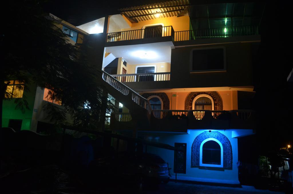 Hotel Dolphin House Puerto Baquerizo Moreno Esterno foto