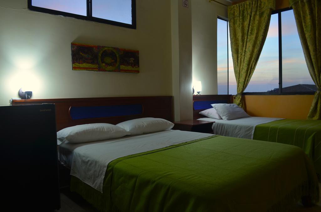 Hotel Dolphin House Puerto Baquerizo Moreno Esterno foto
