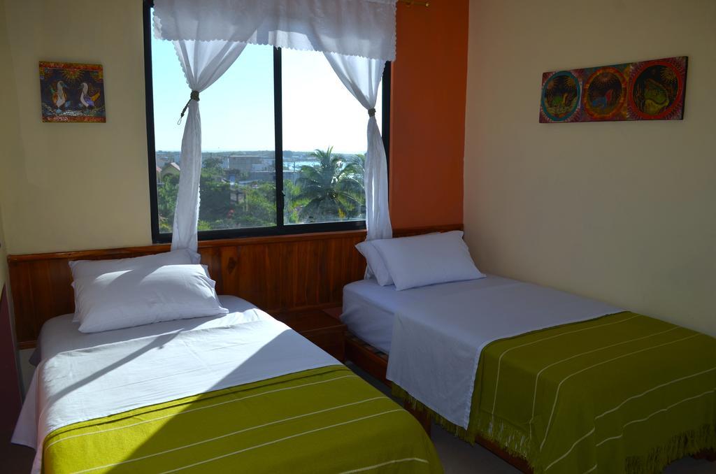 Hotel Dolphin House Puerto Baquerizo Moreno Esterno foto