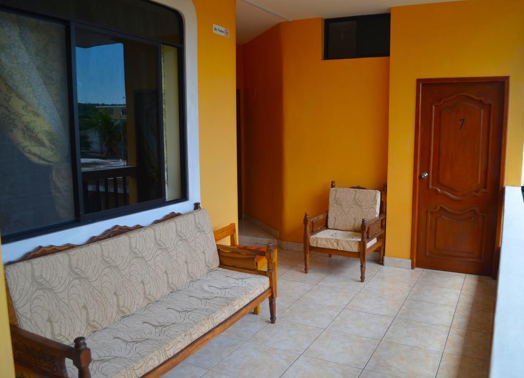 Hotel Dolphin House Puerto Baquerizo Moreno Esterno foto
